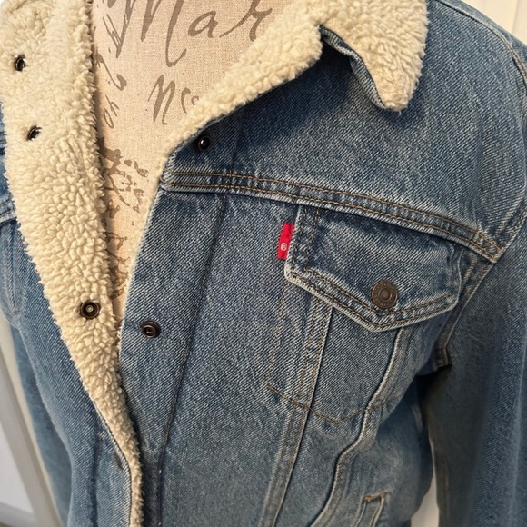 Levi Strauss Denim  Women’s Jacket with Sherpa Interior - Picture 2 of 11